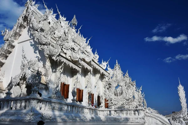 Wat Rong Khun ou o Templo Branco em Chiang Rai, Tailândia — Fotografia de Stock