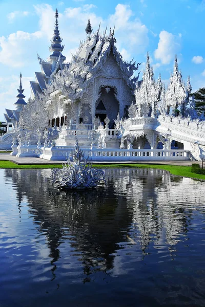 Wat Rong Khun o el Templo Blanco en Chiang Rai, Tailandia — Foto de Stock