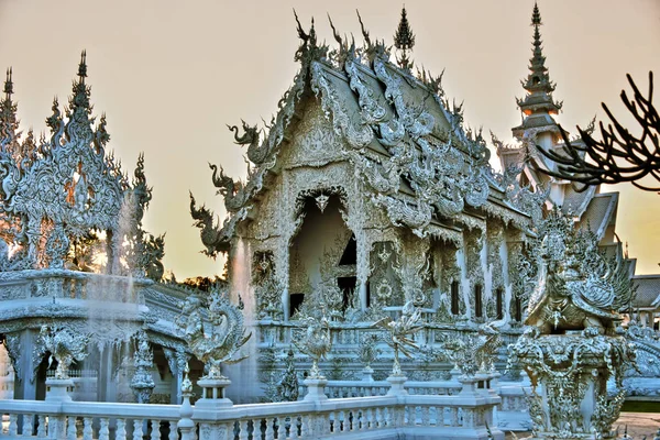 Wat Rong Khun lub białej świątyni w Chiang Rai, Thailand — Zdjęcie stockowe