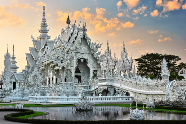 Wat Rong Khun ou o Templo Branco em Chiang Rai, Tailândia — Fotografia de Stock