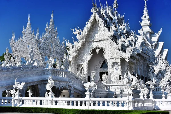 Wat Rong Khun lub białej świątyni w Chiang Rai, Thailand — Zdjęcie stockowe