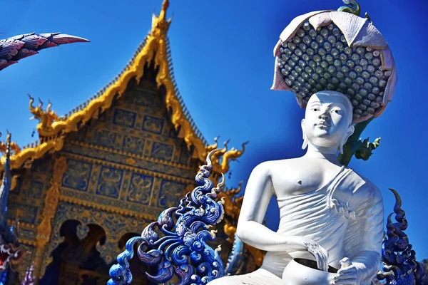 Wat Rong Seua Dez ou o Templo Azul em Chiang Rai, Tailândia — Fotografia de Stock