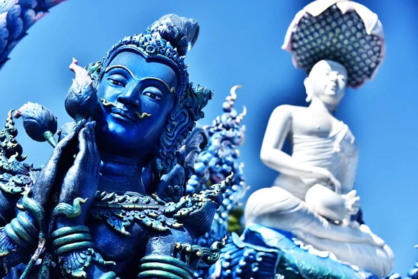 Wat Rong Seua tíz vagy a kék templom, Chiang Rai, Thaiföld — Stock Fotó