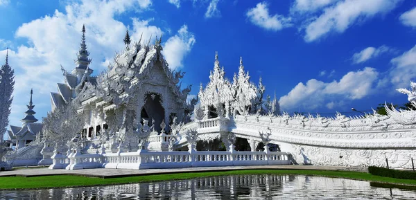 Wat Rong Khun ou o Templo Branco em Chiang Rai, Tailândia — Fotografia de Stock