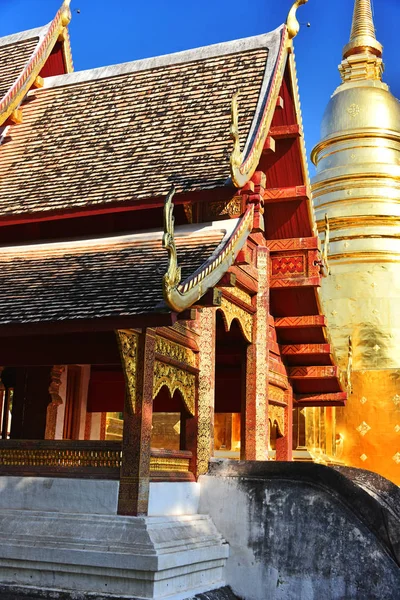 Wat Phra Singh, um templo budista em Chiang Mai, Tailândia — Fotografia de Stock