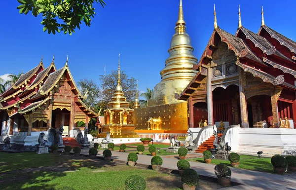 Wat Phra Singh, буддийский храм в Чиангмае, Таиланд — стоковое фото