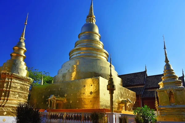 Wat Phra Singh, um templo budista em Chiang Mai, Tailândia — Fotografia de Stock