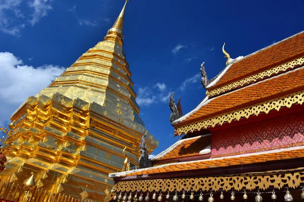 Świątynia Wat Phra That Doi Suthep w prowincji Chiang Mai, Tajlandia — Zdjęcie stockowe