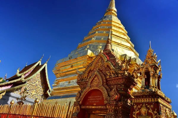 Świątynia Wat Phra That Doi Suthep w prowincji Chiang Mai, Tajlandia — Zdjęcie stockowe