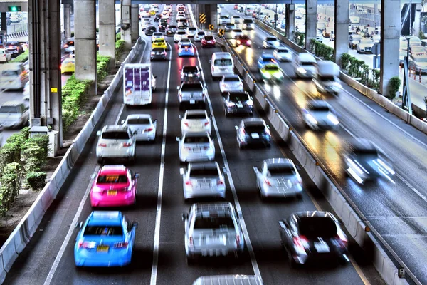 Autostrada ad accesso controllato a Bangkok durante l'ora di punta — Foto Stock