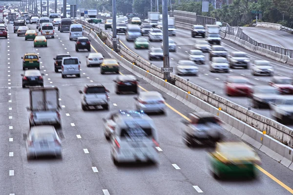 Ellenőrzött autópálya Bangkokban csúcsforgalomban — Stock Fotó