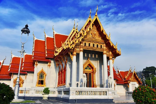 Wat Benchamabophit ou O Templo de Mármore em Bangkok, Tailândia — Fotografia de Stock