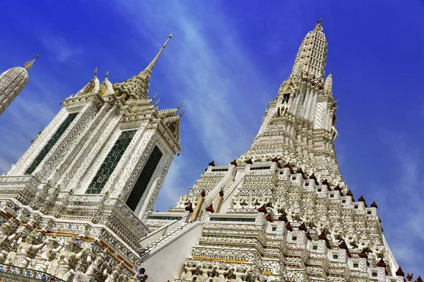 Wat Arun Ratchawararam, Buddyjski rozciągacz w Bangkoku, Tajlandia — Zdjęcie stockowe