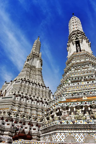 Wat Arun Ratchawararam, um templo budista em Bangkok, Tailândia — Fotografia de Stock