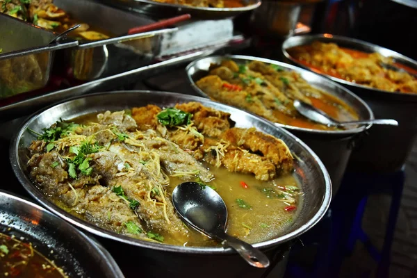 Comida callejera china vendida en Bangkok Chinatown — Foto de Stock