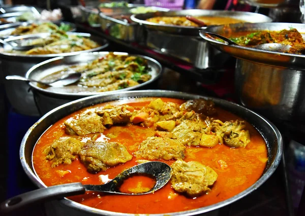 방콕 차이나타운에서 판매되는 중국의 거리 음식 — 스톡 사진