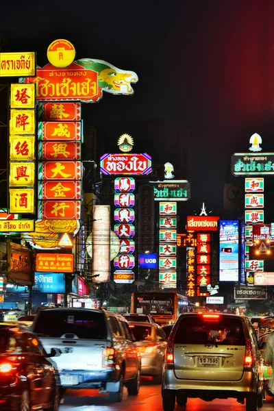 Yaowarat Road, a fő utcán a Chinatown, a Bangkok Thaiföld — Stock Fotó