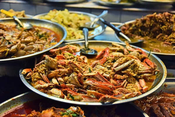 Čínské pouliční jídlo prodávané v Bangkok Chinatown — Stock fotografie