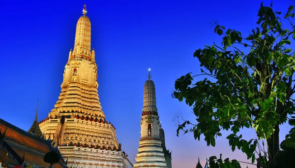 Wat Arun Ratchawararam, egy buddhista templom Bangkok, Thaiföld — Stock Fotó