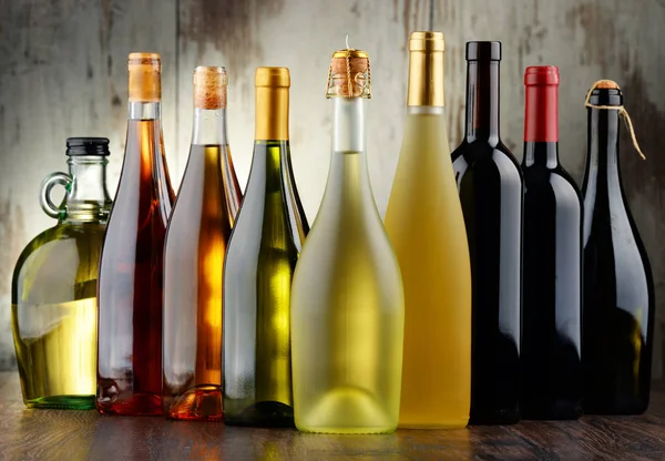 Composición con botellas de vino variadas — Foto de Stock