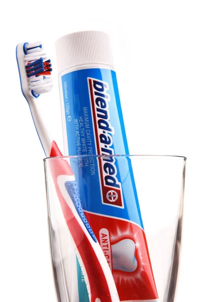 Composizione con dentifricio Blend-A-Med e spazzolino da denti — Foto Stock