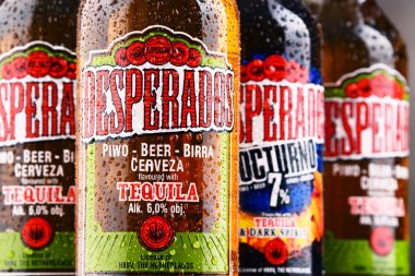 Üç Desperados bira şişesi