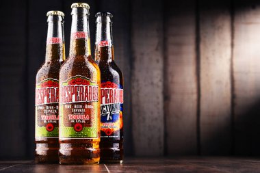 Üç Desperados bira şişesi