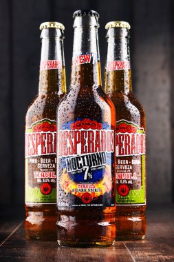 Üç Desperados bira şişesi