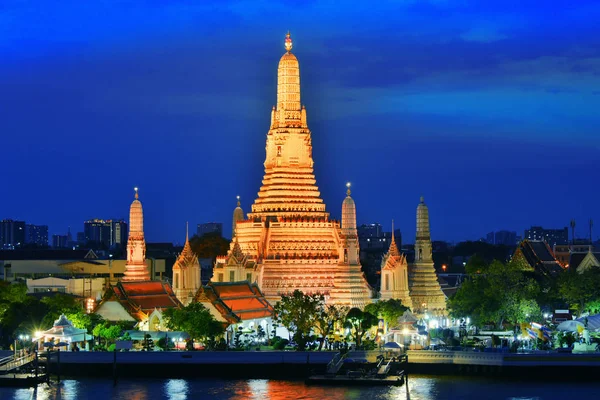 Wat Arun Ratchawararam, un tempio buddista a Bangkok, Thailandia — Foto Stock