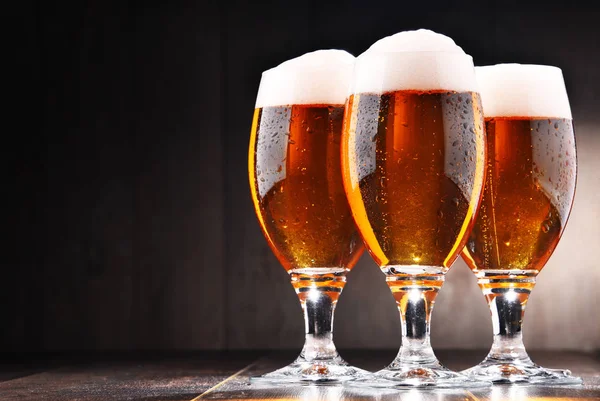 Composición con tres vasos de cerveza lager —  Fotos de Stock