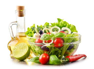 Sebze salatalı kompozisyon. Dengeli diyet