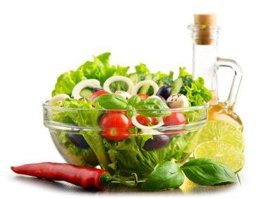 Sebze salatalı kompozisyon. Dengeli diyet