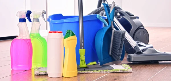 Variety of detergent bottles and chemical cleaning supplies — Stock Photo, Image