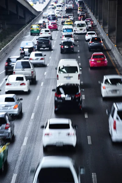 Autopista de acceso controlado en Bangkok durante la hora punta — Foto de Stock