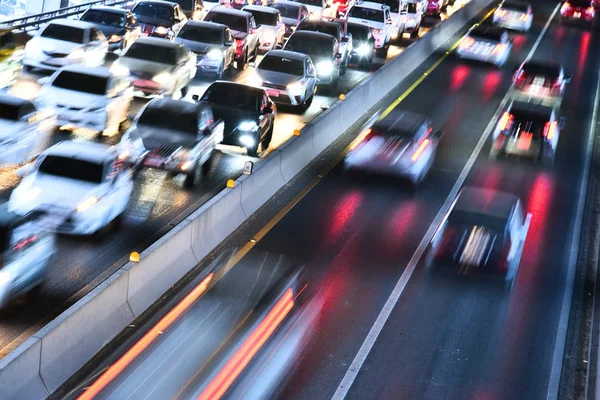 Autopista de acceso controlado en Bangkok durante la hora punta — Foto de Stock