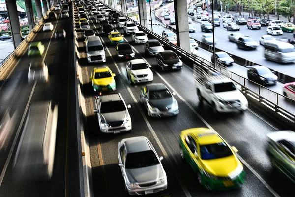 Ellenőrzött autópálya Bangkokban csúcsforgalomban — Stock Fotó