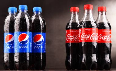 Coca Cola ve Pepsi şişe gazlı alkolsüz içecek