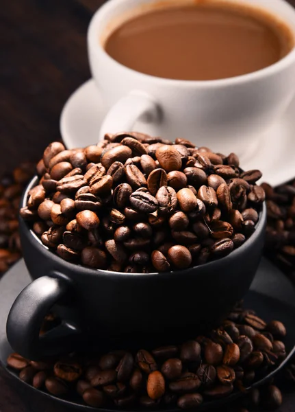 커피와 콩의 두 잔으로 구성 — 스톡 사진