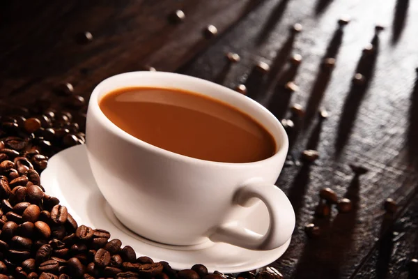 Összetétele csésze kávé és a bab — Stock Fotó