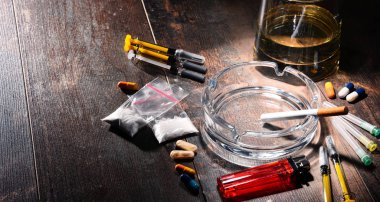 Alkol, sigara ve uyuşturucu gibi bağımlılık yapıcı maddeler