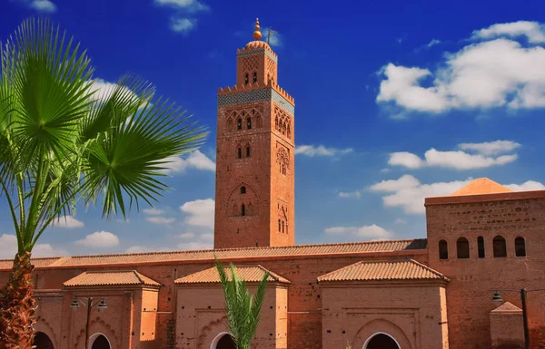 Koutoubia Mesquita no bairro medina sudoeste de Marraquexe — Fotografia de Stock