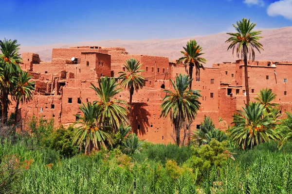 Antigua arquitectura bereber cerca de la ciudad de Tinghir, Marruecos — Foto de Stock