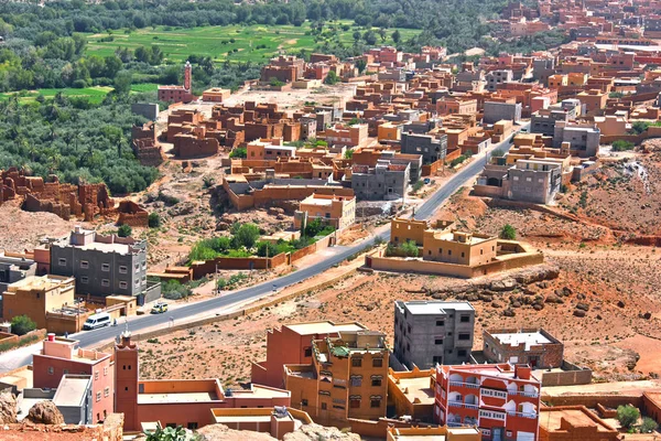 Blick auf die Stadt Tinghir im Atlasgebirge in Marokko — Stockfoto