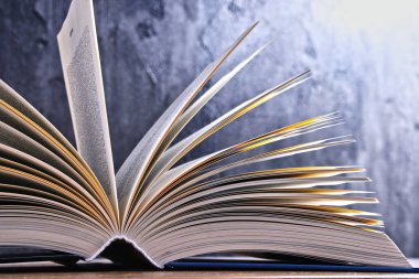 Açık kitap ile kompozisyon