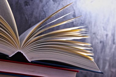 Açık kitap ile kompozisyon