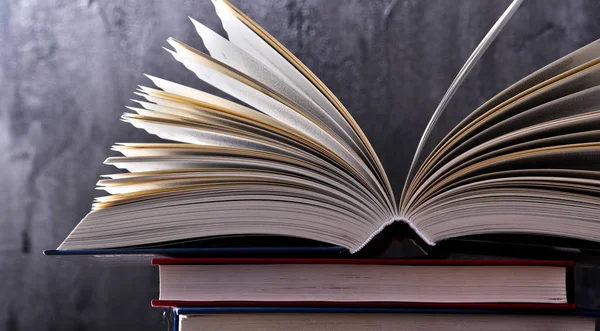 Açık kitap ile kompozisyon