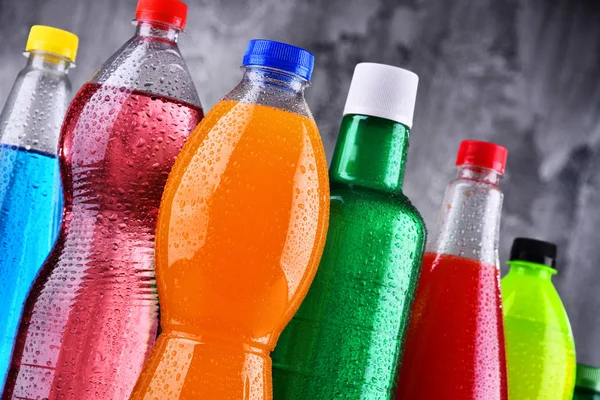 Botellas Plástico Surtidos Refrescos Carbonatados Variedad Colores —  Fotos de Stock