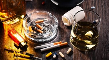 Alkol, sigara ve uyuşturucu gibi bağımlılık yapıcı maddeler