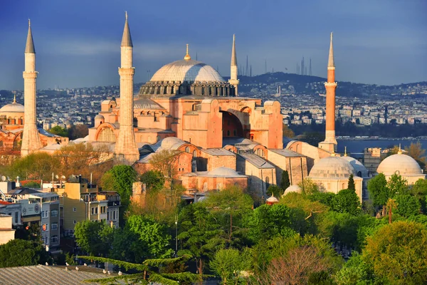 Hagia Sophia museum (Ayasofya Muzesi) in Istanbul, Turkey — Stock Photo, Image