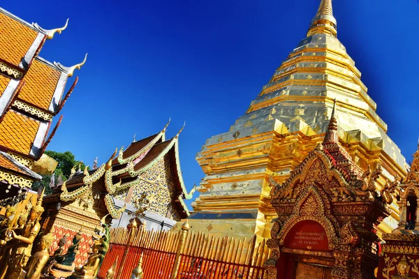 Świątynia Wat Phra That Doi Suthep w prowincji Chiang Mai, Tajlandia — Zdjęcie stockowe